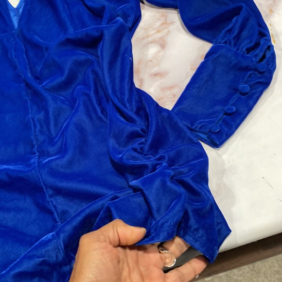 Asos cobalt blue velvet tunic with plunging V front . And back opening. SZ 6 - Picture 4 of 4